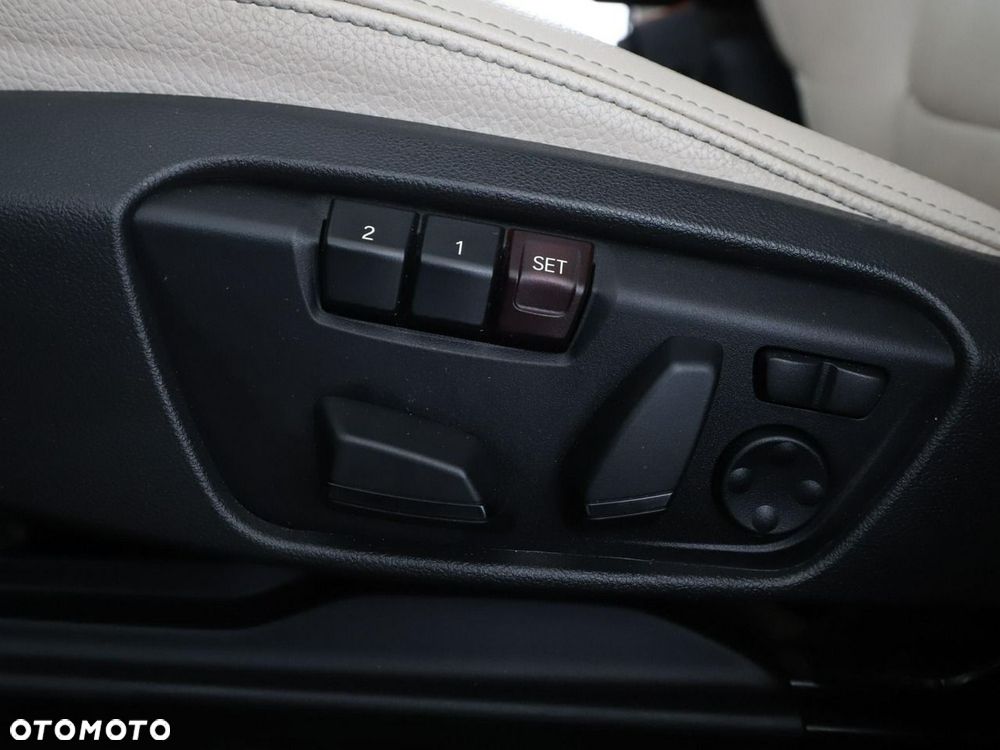 BMW X1 sDrive20d xLine - 39