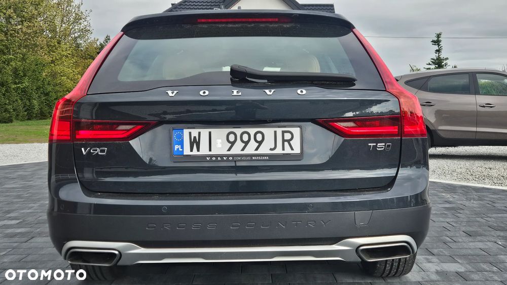 Volvo V90 Cross Country - 19