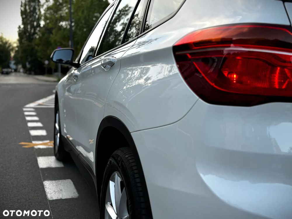 BMW X1 sDrive18i - 11