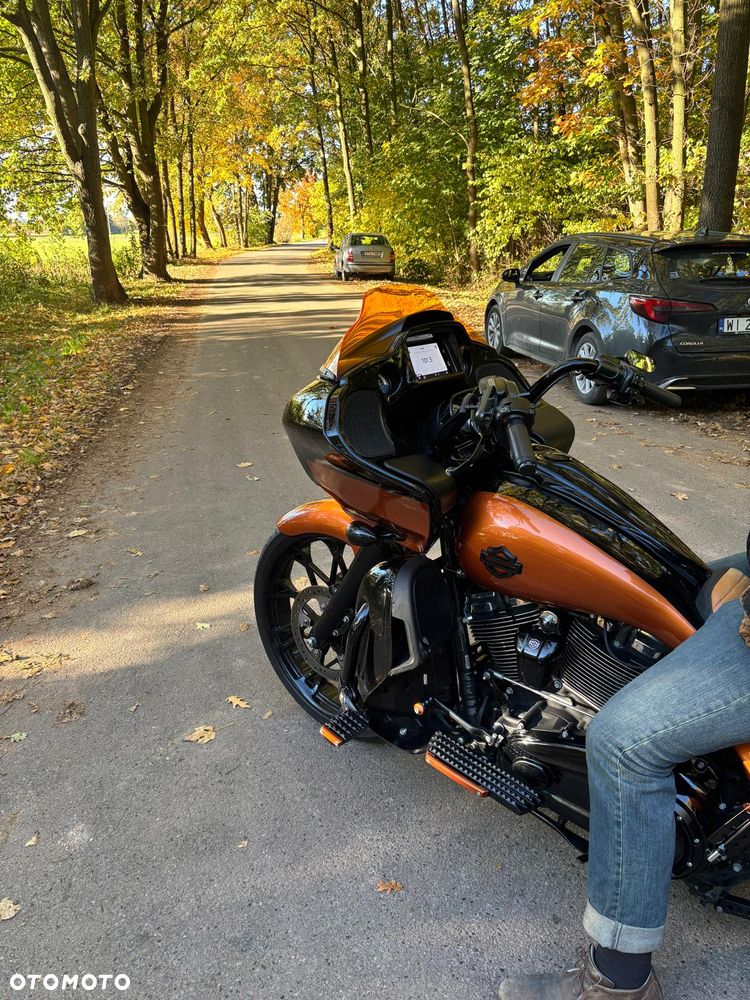 Harley-Davidson Touring Road Glide - 2