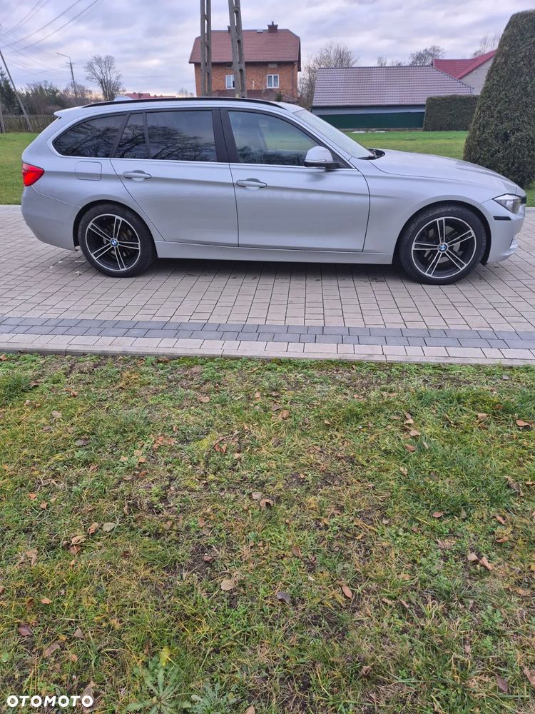 BMW Seria 3 320d xDrive Sport-Aut Sport Line - 2
