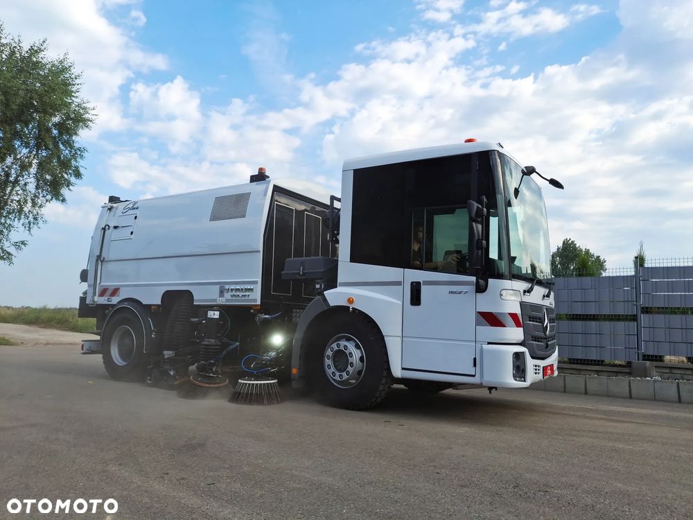 Mercedes-Benz Econic 1827 Zamiatarka FAUN Viajet EURO 6 PM10 Dodatkowy Silnik W Zabudowie Dodatkowa Szczotka Odchwaszczarka Dodatkowy Zbiornik Wody Rura do Liści Studzienek Samochód Jak Nowy 860 km Przebiegu 2023 Rok Zamiatarka Uliczna - 7