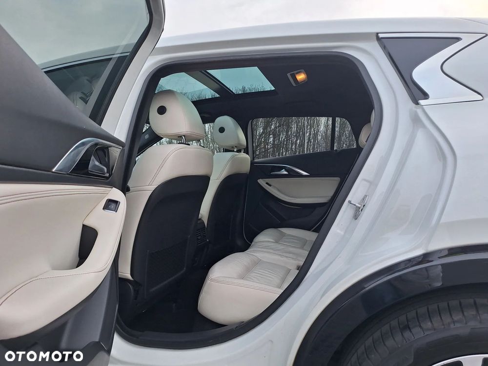 Infiniti Q30 1.6t Premium 7DCT - 14