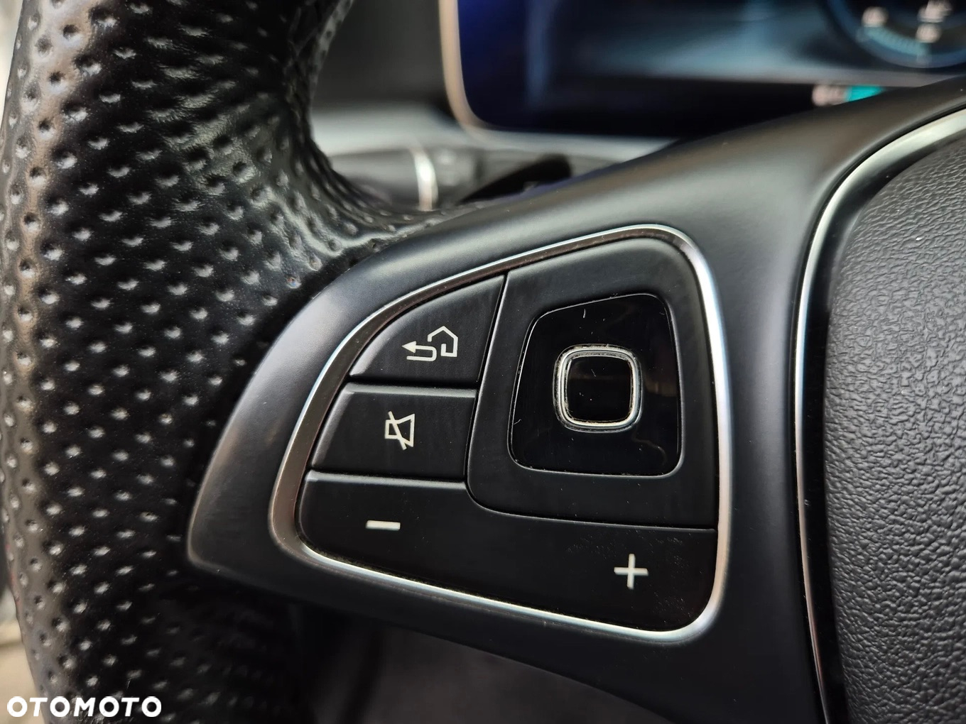 Mercedes-Benz Klasa E 220 d 9G-TRONIC - 22