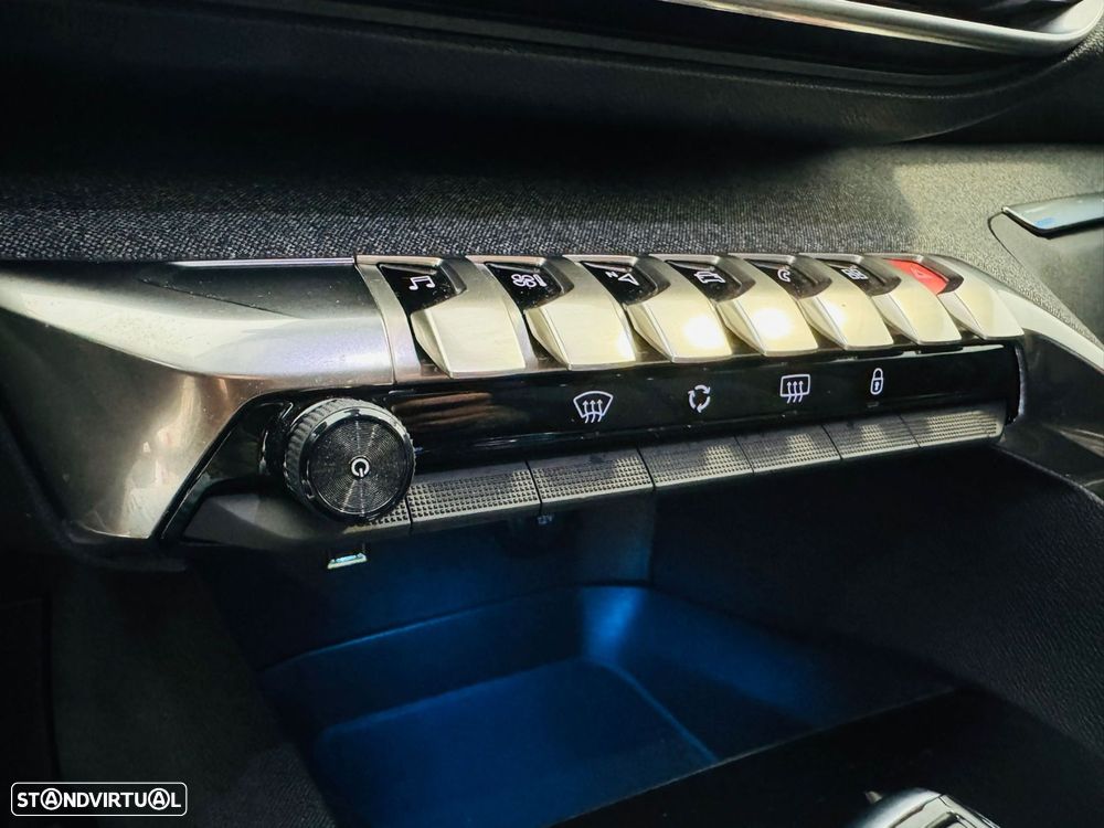 Peugeot 3008 1.2 PureTech Allure EAT6 - 12