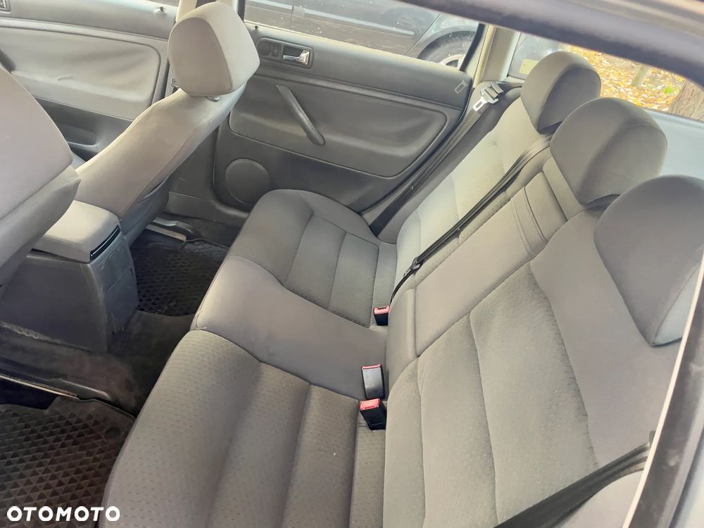 Volkswagen Passat 1.9 TDI Comfortline Family - 5