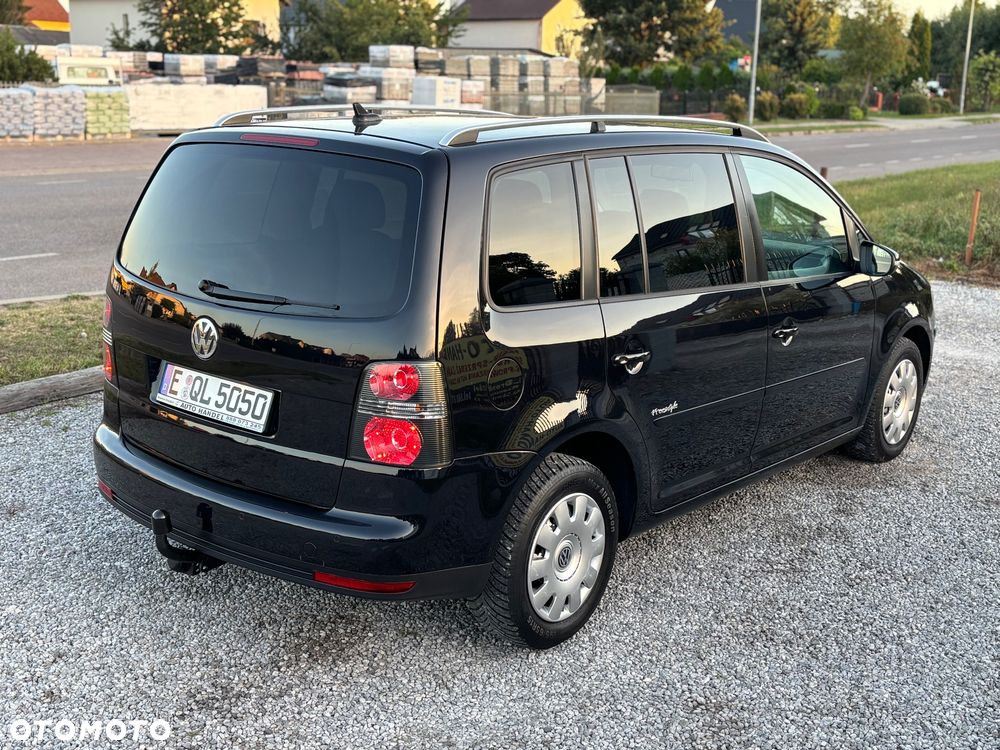 Volkswagen Touran - 23