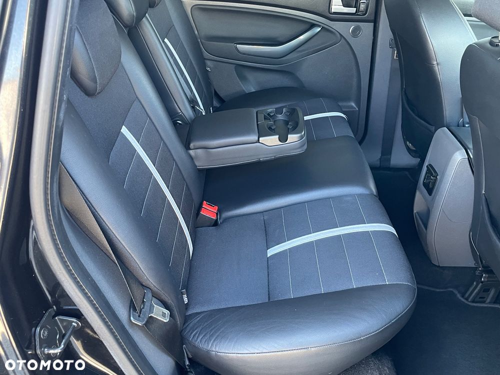 Ford Kuga - 8