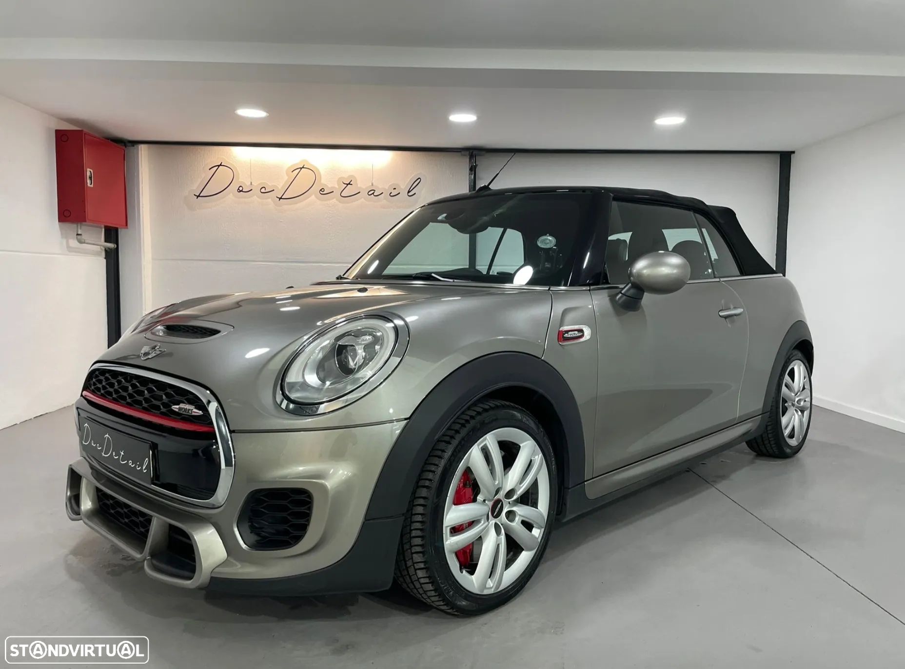 MINI Cabrio John Cooper Works Auto Desportiva - 1