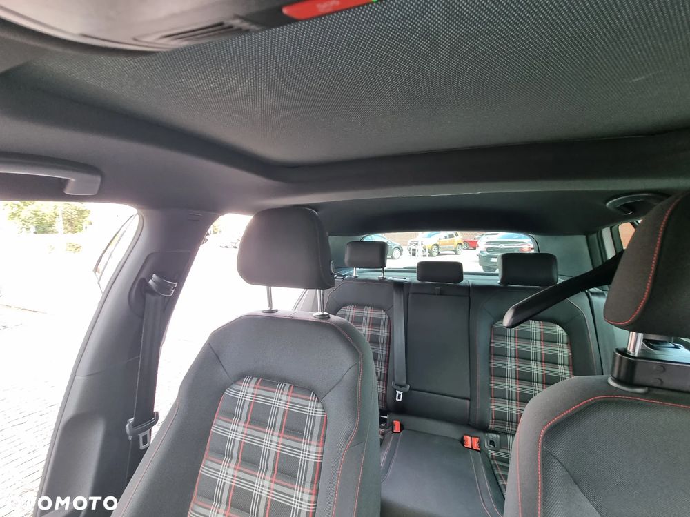 Volkswagen Golf - 30