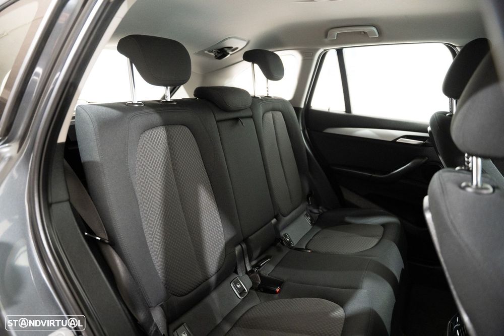 BMW X1 25 e xDrive Corporate Edition - 27