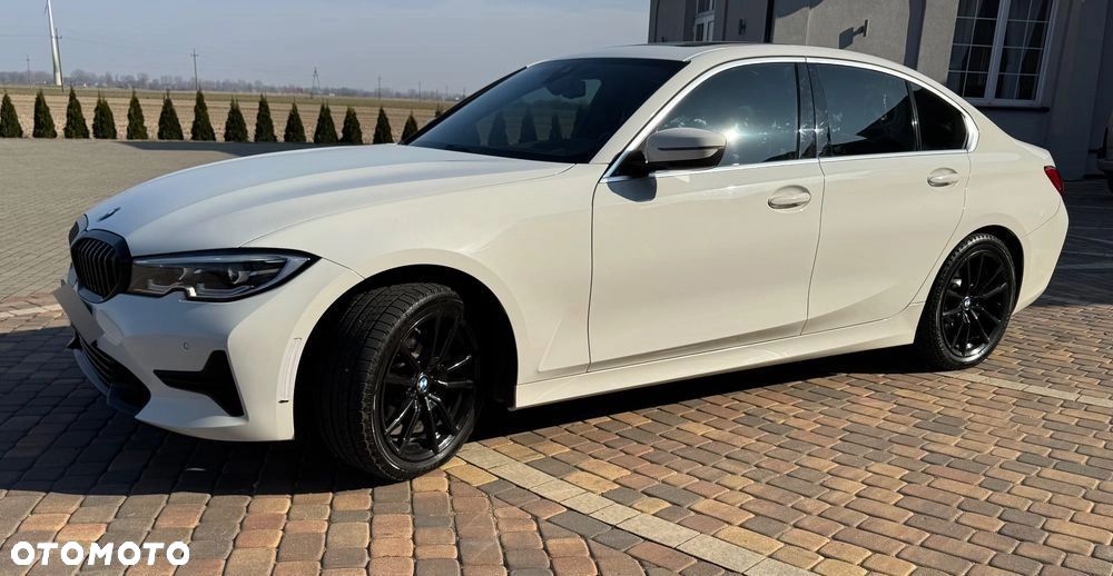 BMW Seria 3 330i Sport Line sport - 16