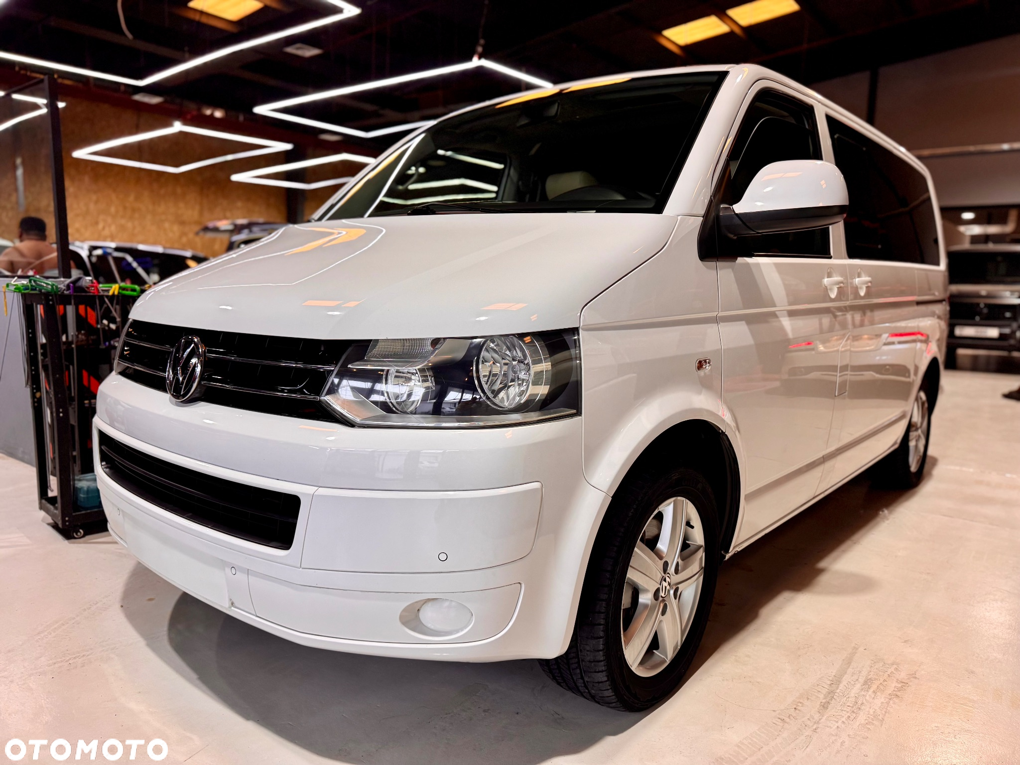 Volkswagen Multivan - 2