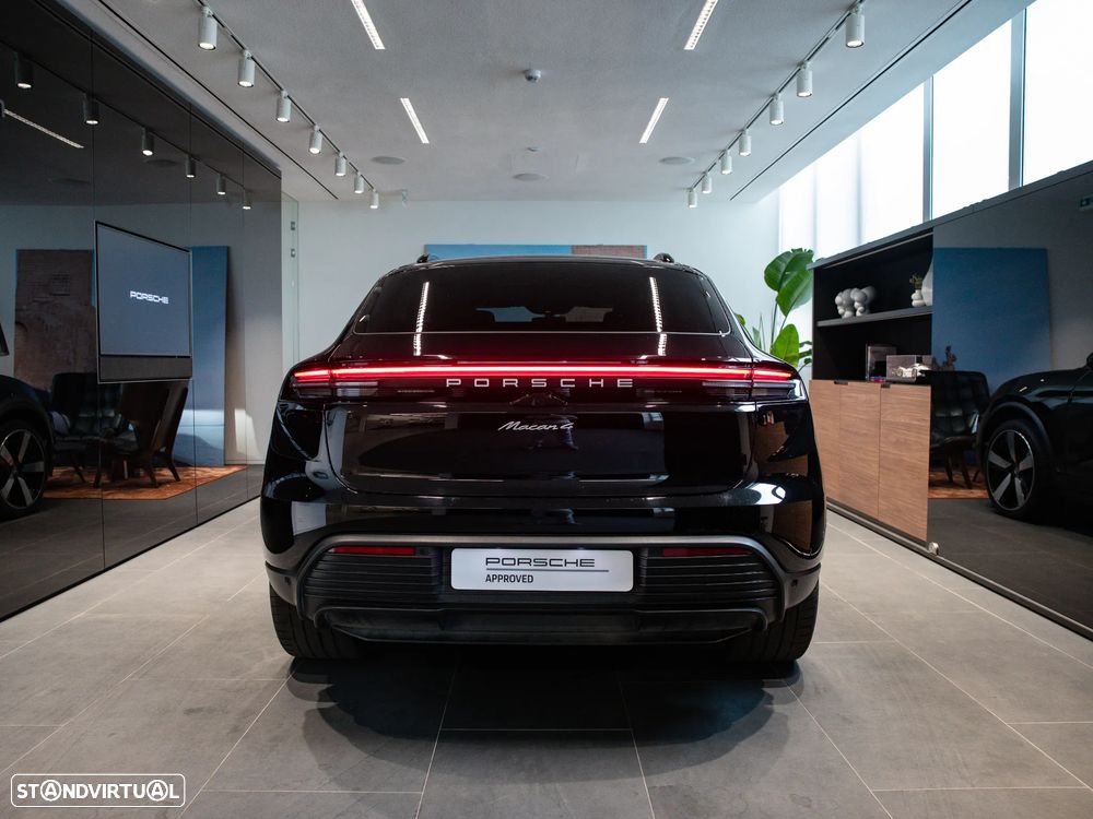 Porsche Macan Electric 4 - 12
