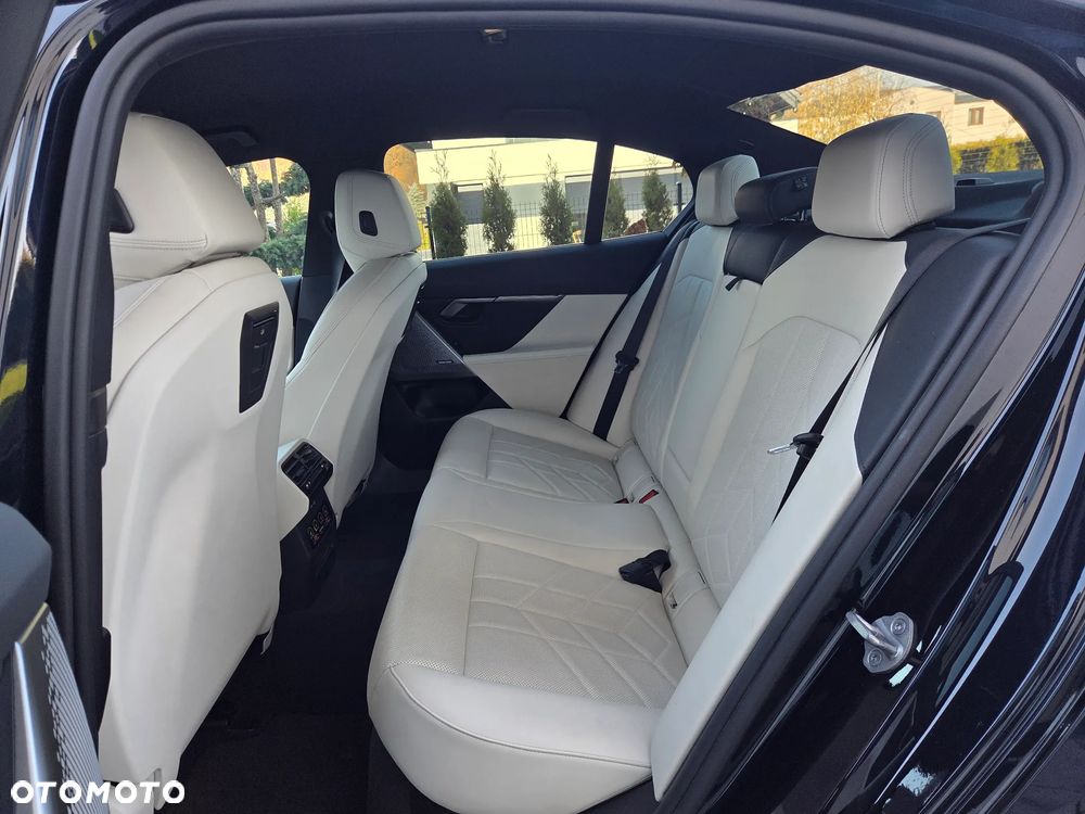 BMW Seria 5 520d xDrive mHEV M Sport - 27