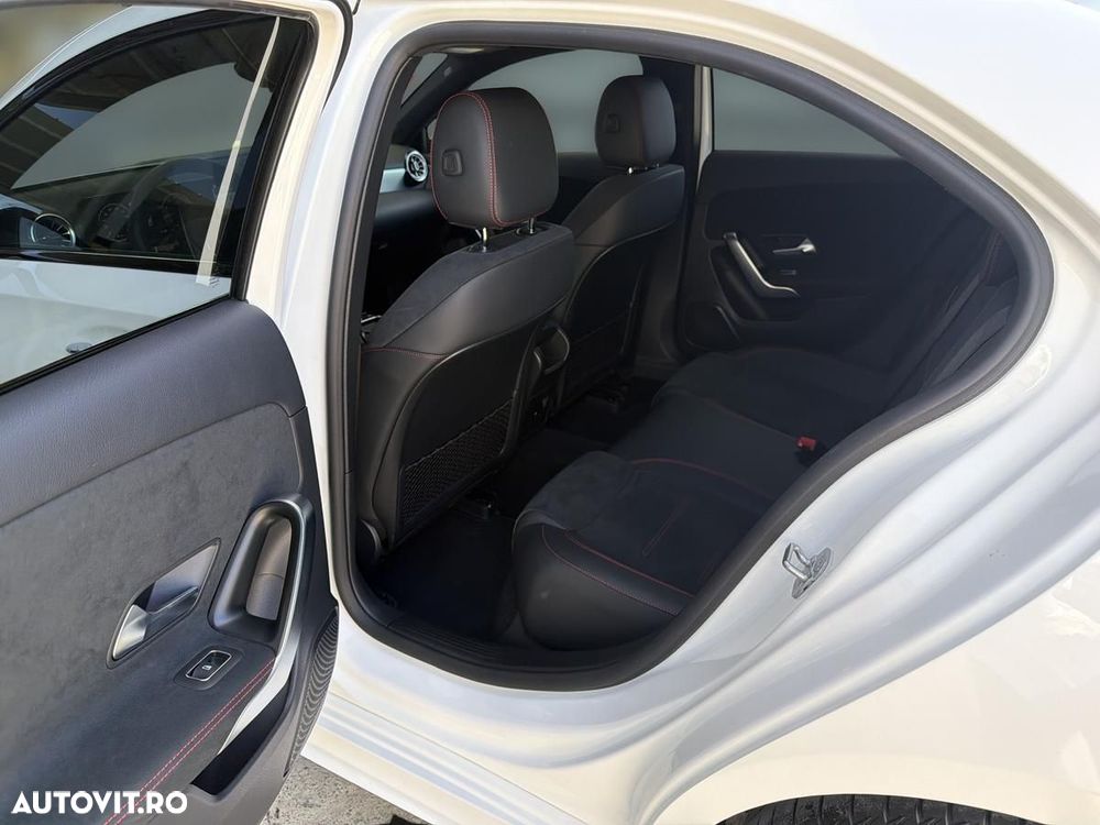 Mercedes-Benz A 200 Sedan MHEV 7G-DCT - 11