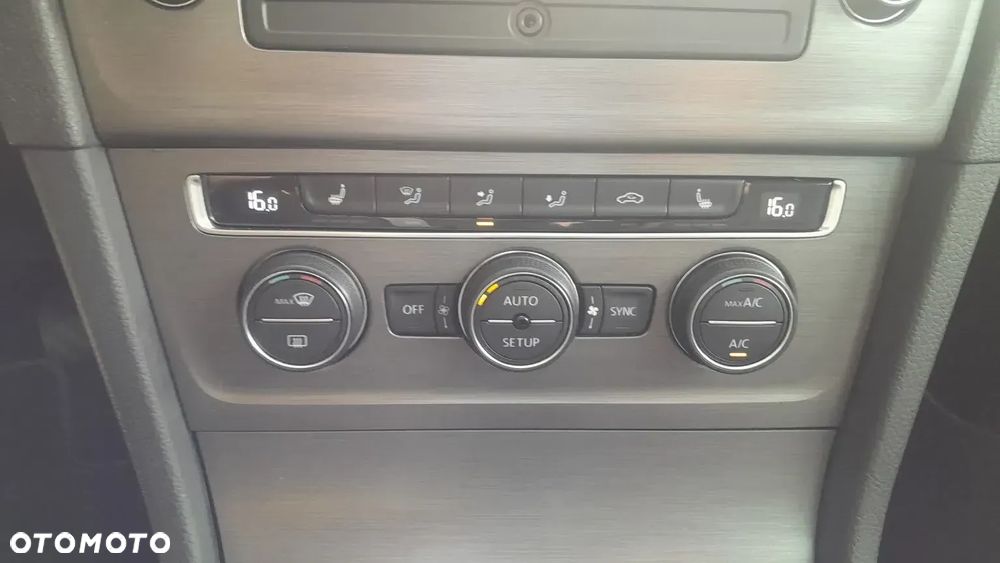 Volkswagen Golf 1.6 TDI BlueMotion Technology Comfortline - 11