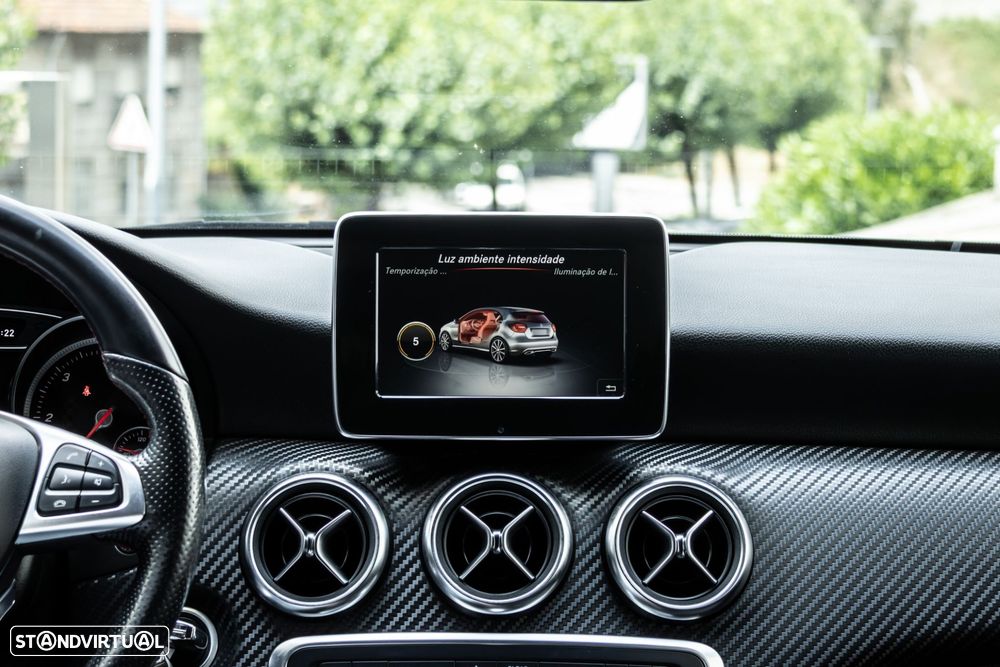 Mercedes-Benz A 180 d AMG Line - 38