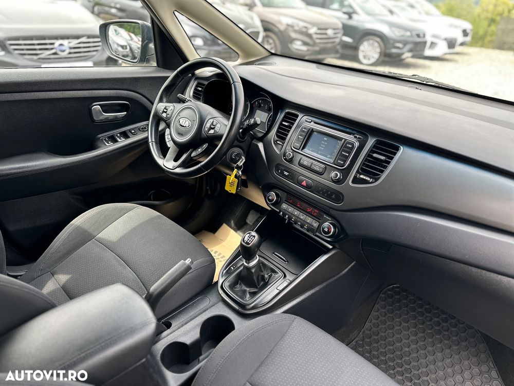 Kia Carens - 29