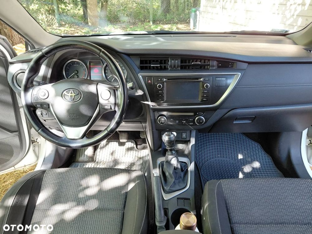 Toyota Auris 2014 photo 2