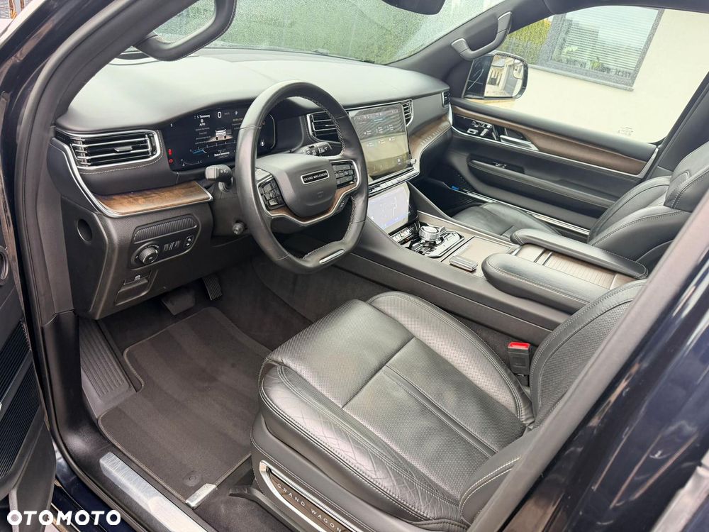 Jeep Grand Wagoneer - 31