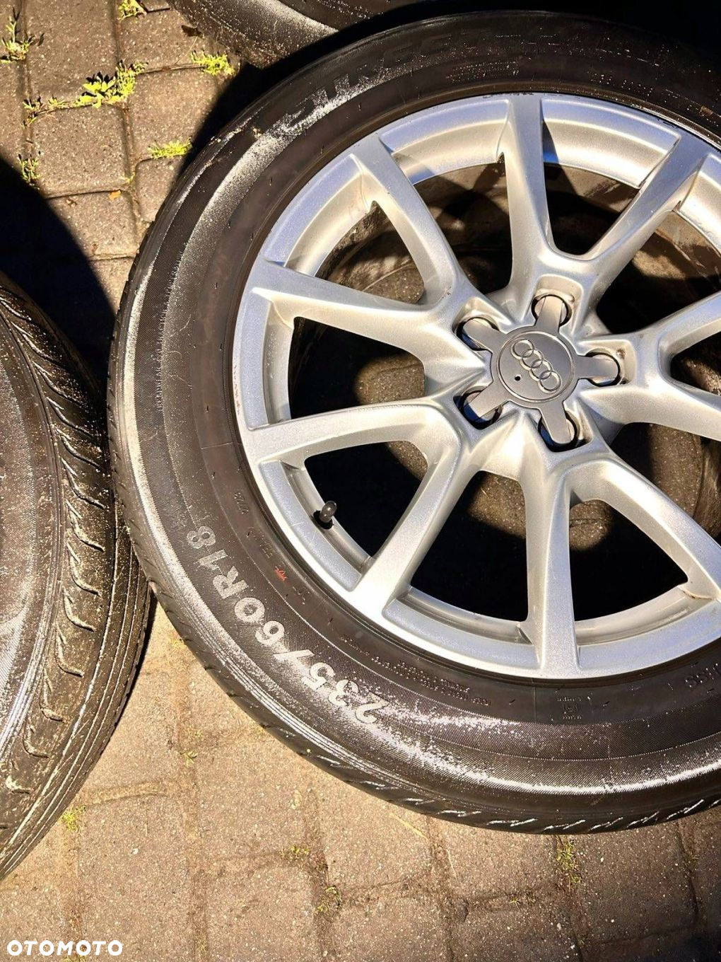 Audi Q5 2011 Komplet 8R0601025C Felgi aluminiowe R18 8J ET39 235/60 lato - 13