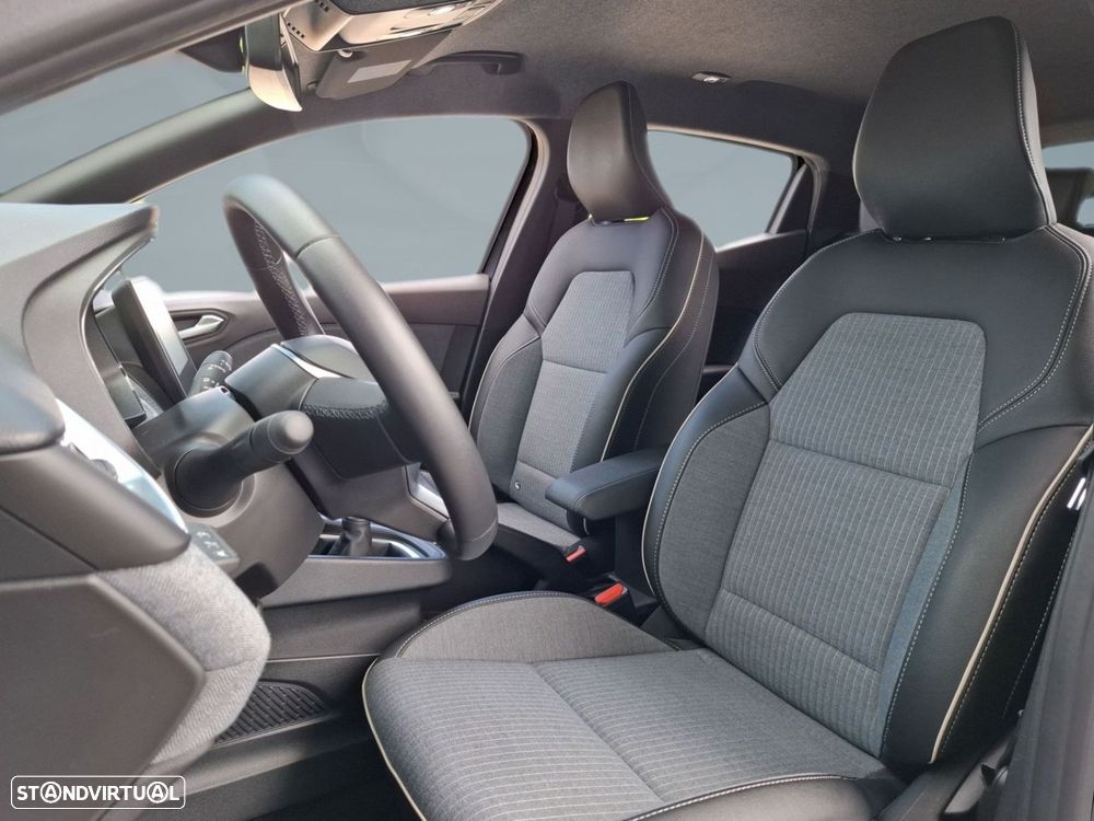 Renault Clio 1.0 TCe Techno — fotografia 11