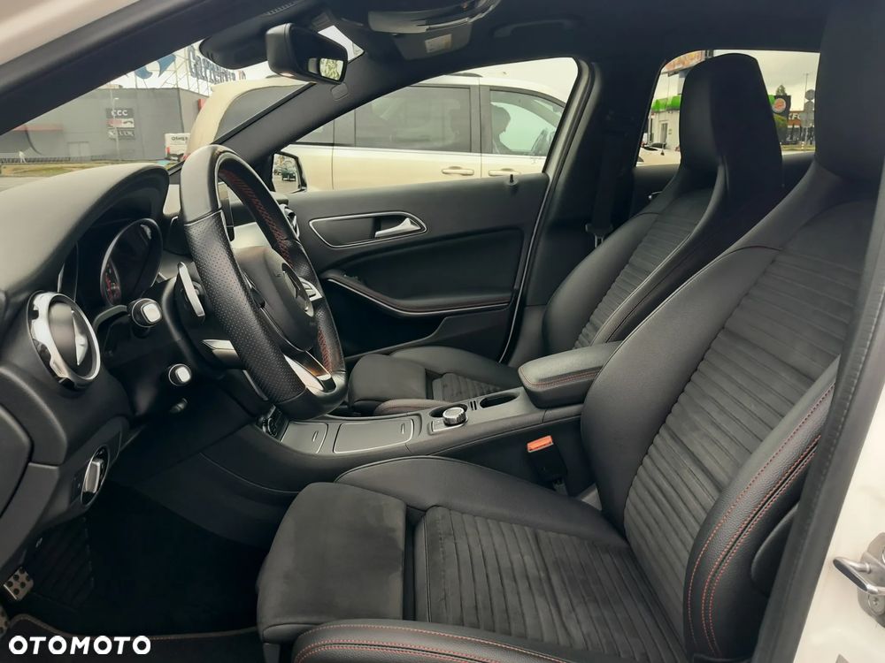 Mercedes-Benz GLA 200 7G-DCT AMG Line - 13