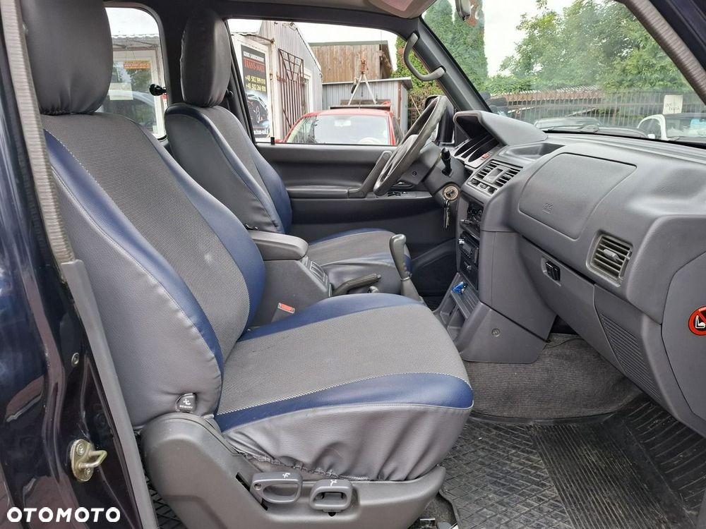 Mitsubishi Pajero - 24