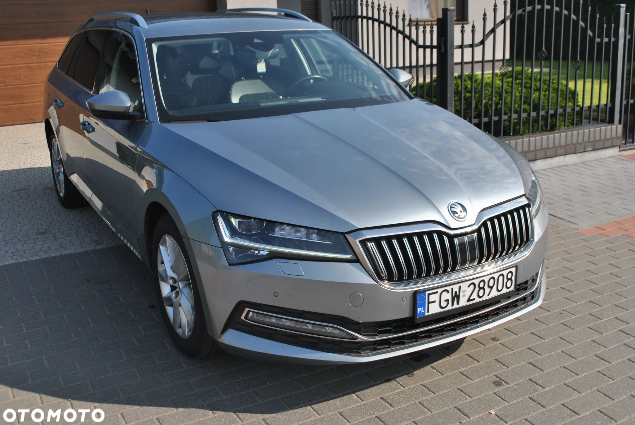 Skoda Superb 2.0 TDI DSG Premium Edition - 1