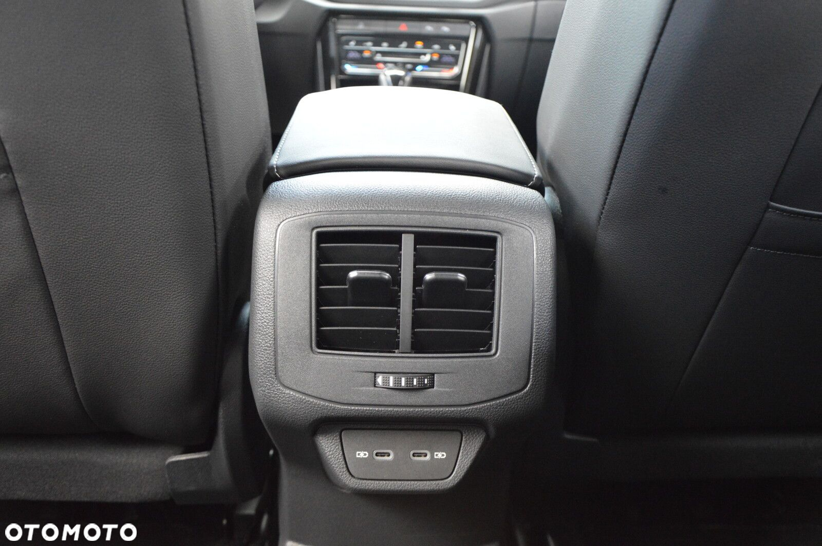 Volkswagen T-Roc - 24