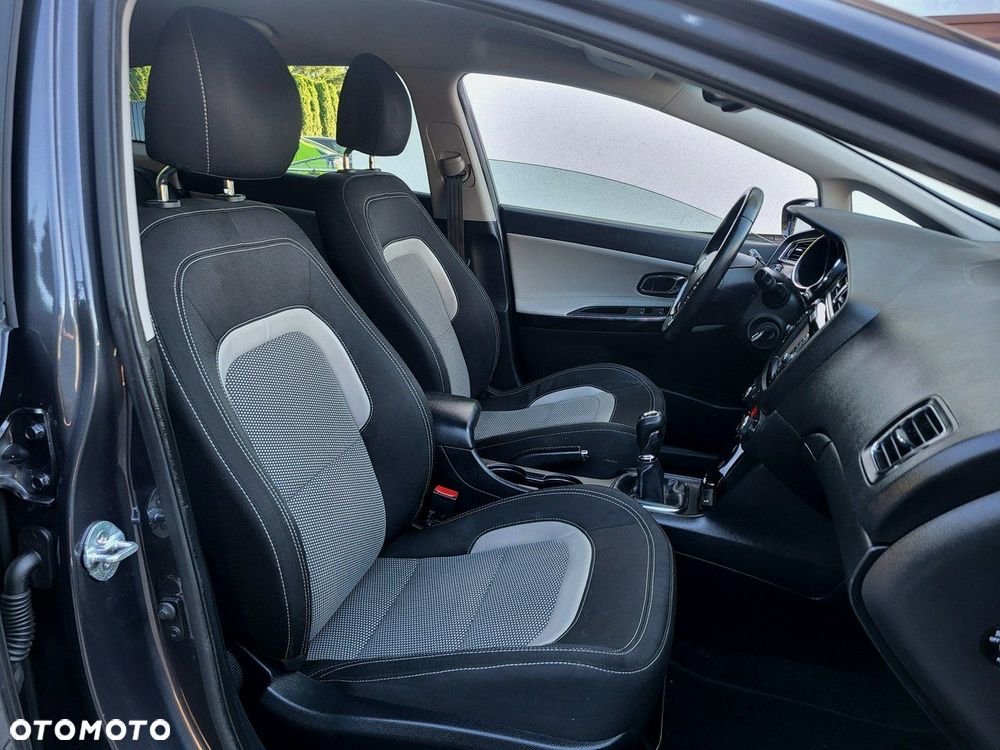 Kia Ceed - 11