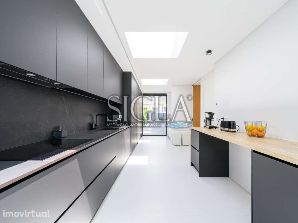 Moradia T3+1 na Praia da Madalena - Grande imagem: 3/46