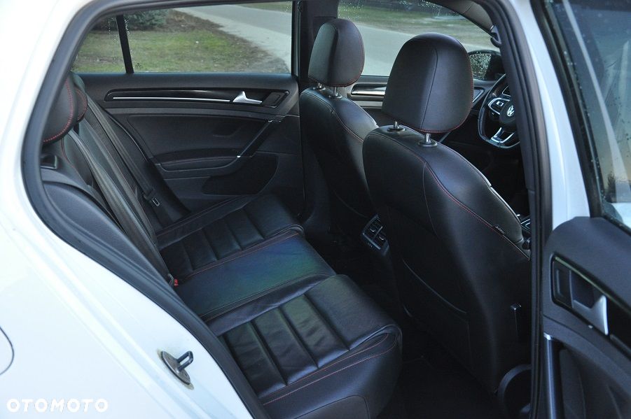 Volkswagen Golf - 10