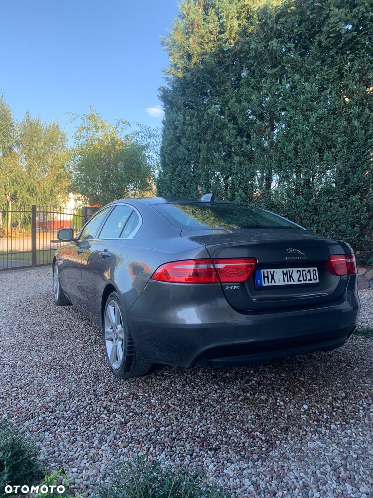 Jaguar XE - 3