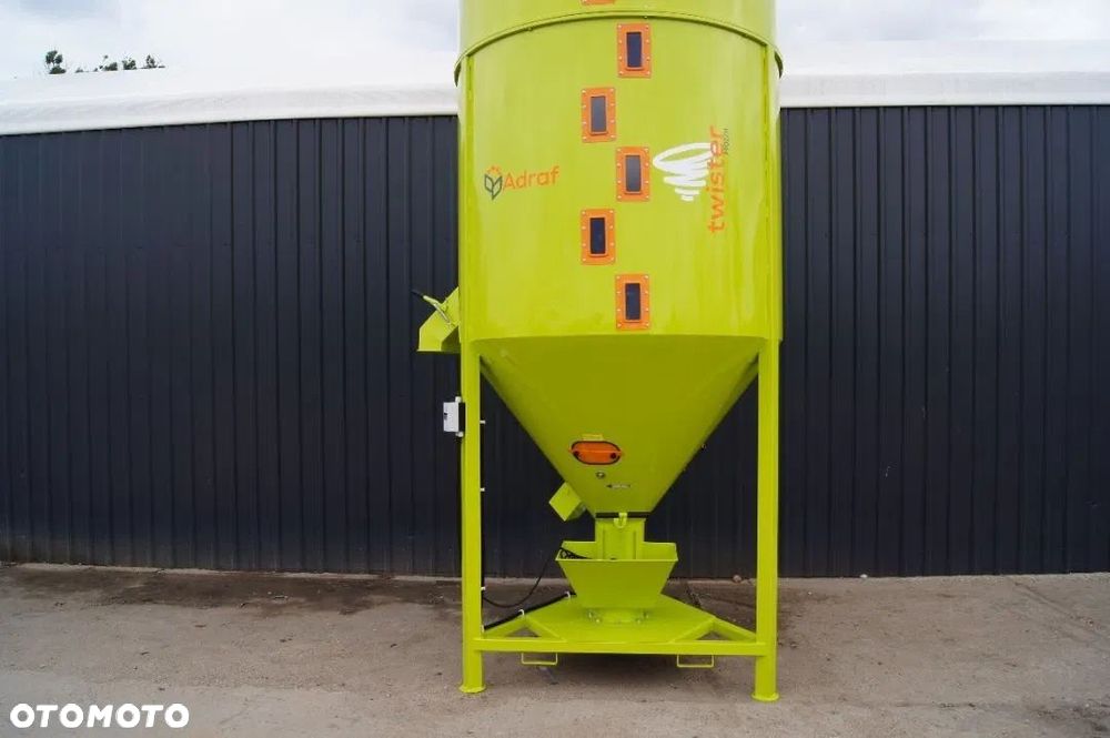 Paszowy mieszalnik pasz ADRAF Super Model Twister 500 750 1000 1200 1500 2000 25 - 13