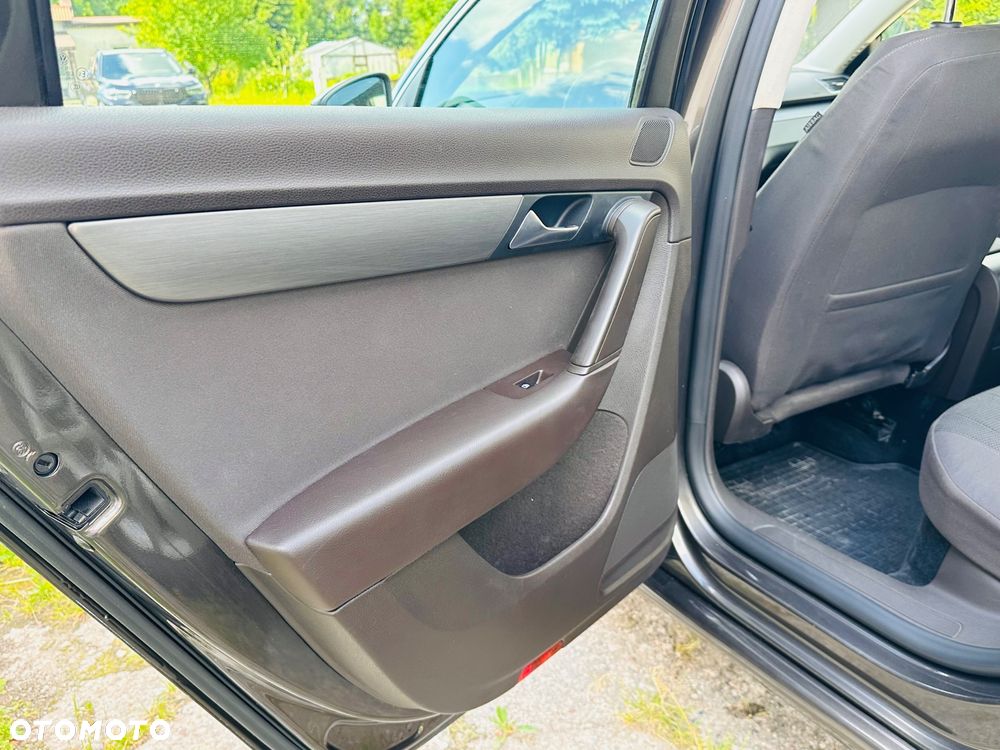 Volkswagen Passat 1.6 TDI Comfortline - 35