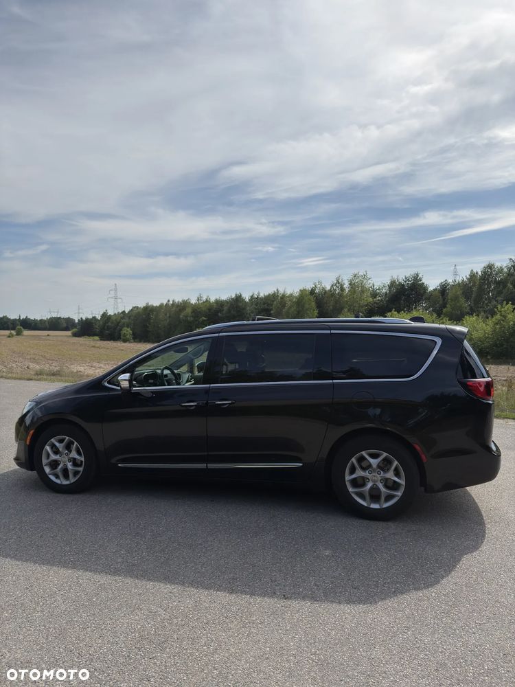 Chrysler Pacifica - 8