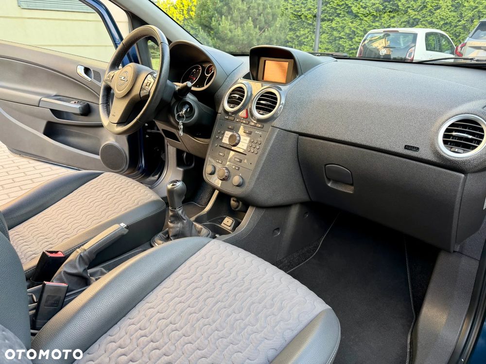 Opel Corsa 1.4 16V Cosmo - 13
