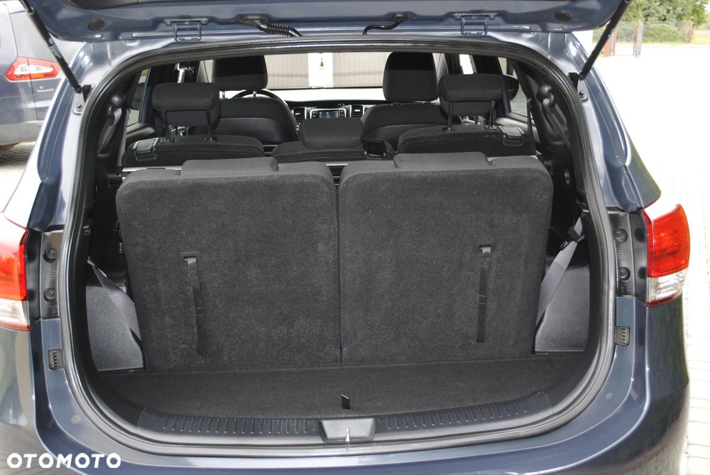 Kia Carens 1.7 CRDi XL 7os - 12