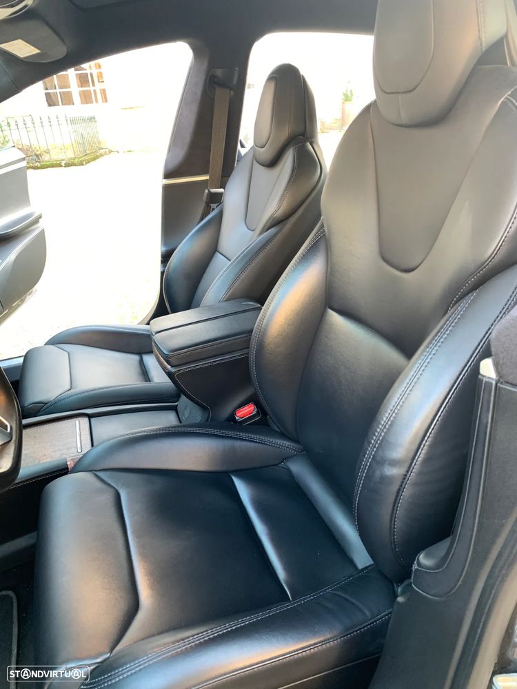 Tesla Model S - 8