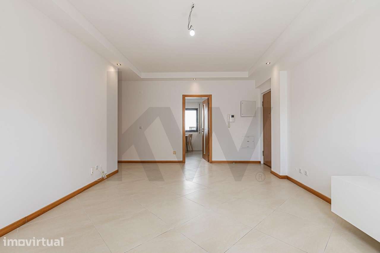Apartamento T2 para Arrendamento no Seixal com Vista Rio, Parqueamento - Grande imagem: 5/31