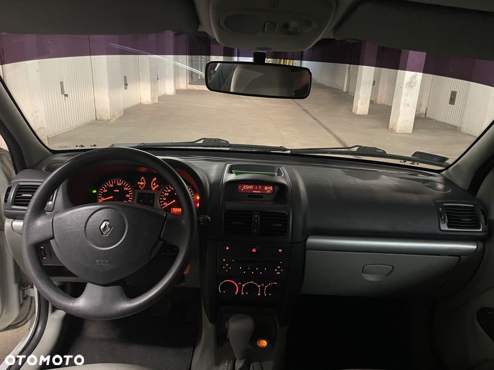 Renault Clio 1.4 16V Privilege - 9