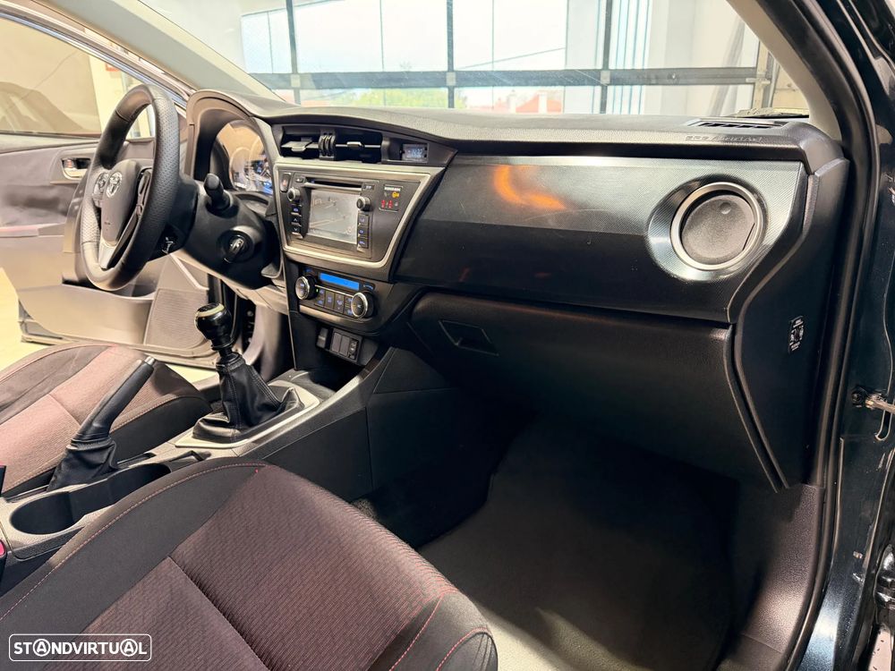 Toyota Auris Touring Sports 1.4 D-4D Com+P.Sport +Navi - 27