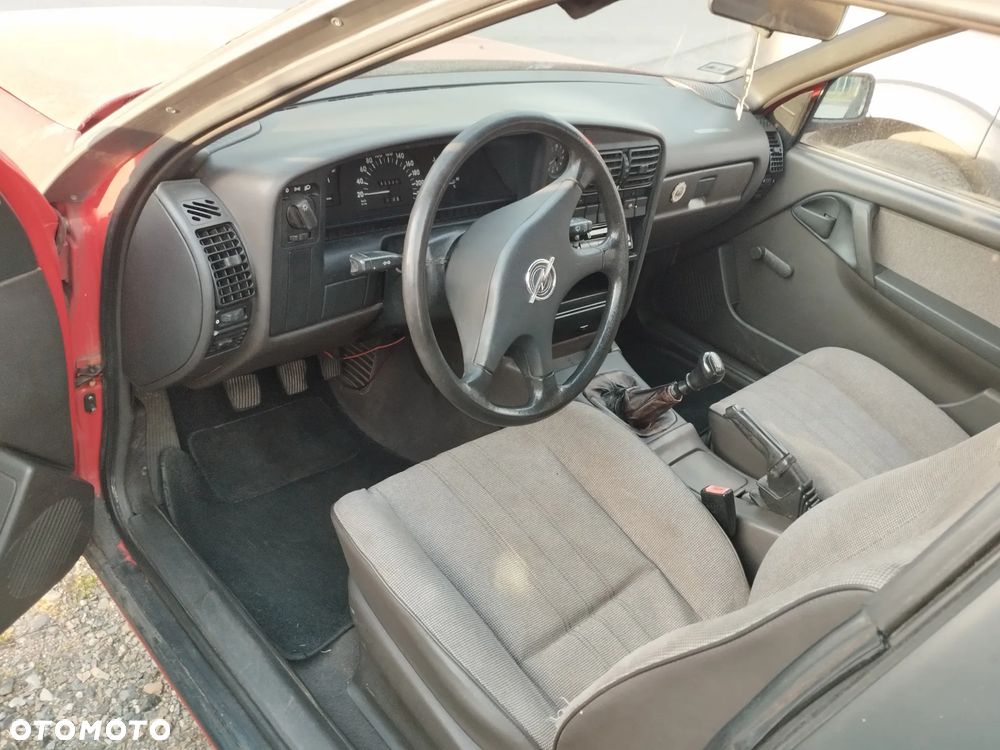 Opel Omega 2.0i LS - 8