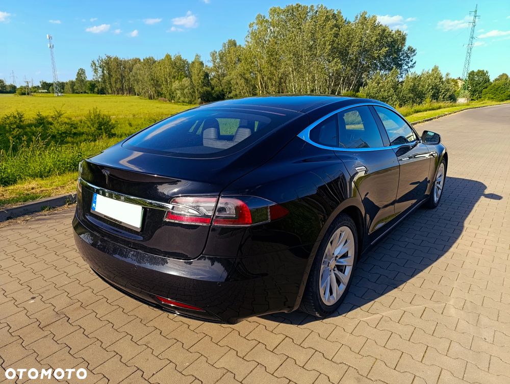 Tesla Model S - 11