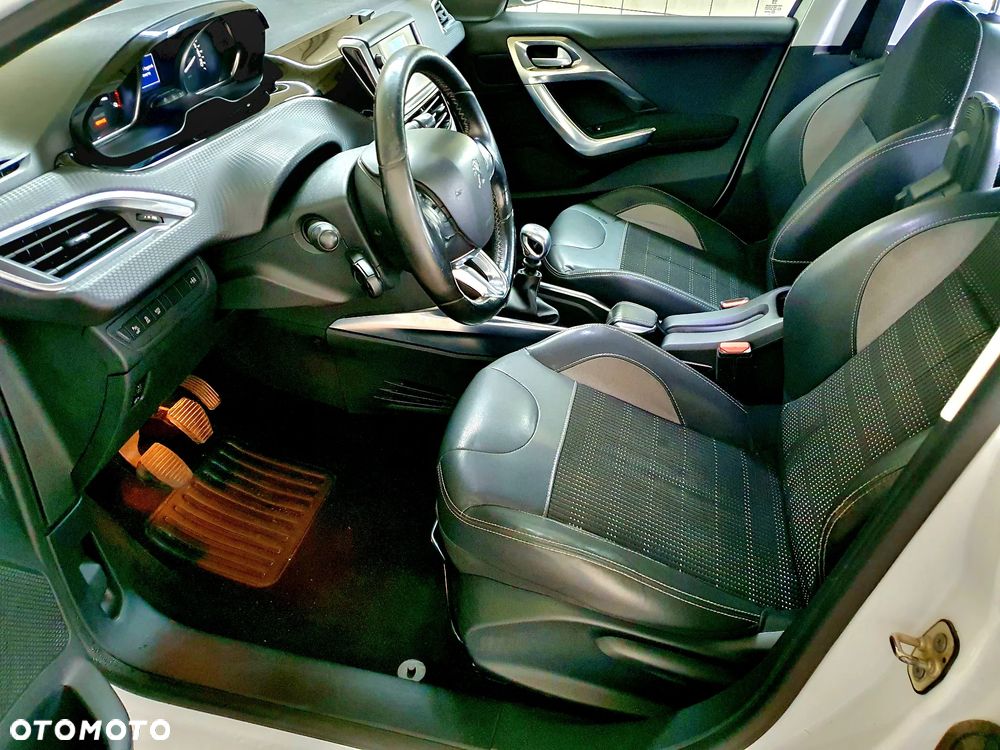 Peugeot 2008 1.6 e-HDi Allure S&S - 9