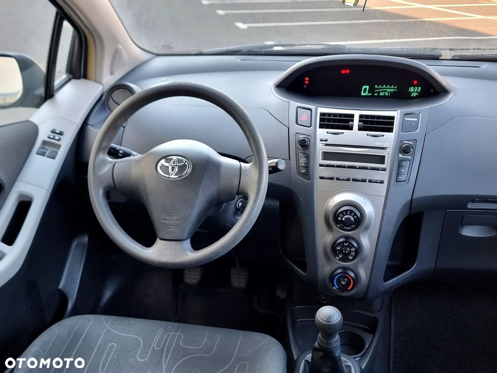 Toyota Yaris 1.0 Entry - 9