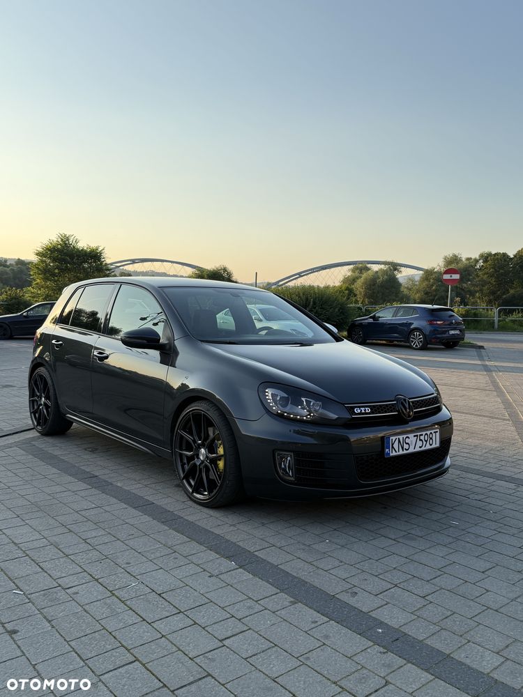 Volkswagen Golf - 1