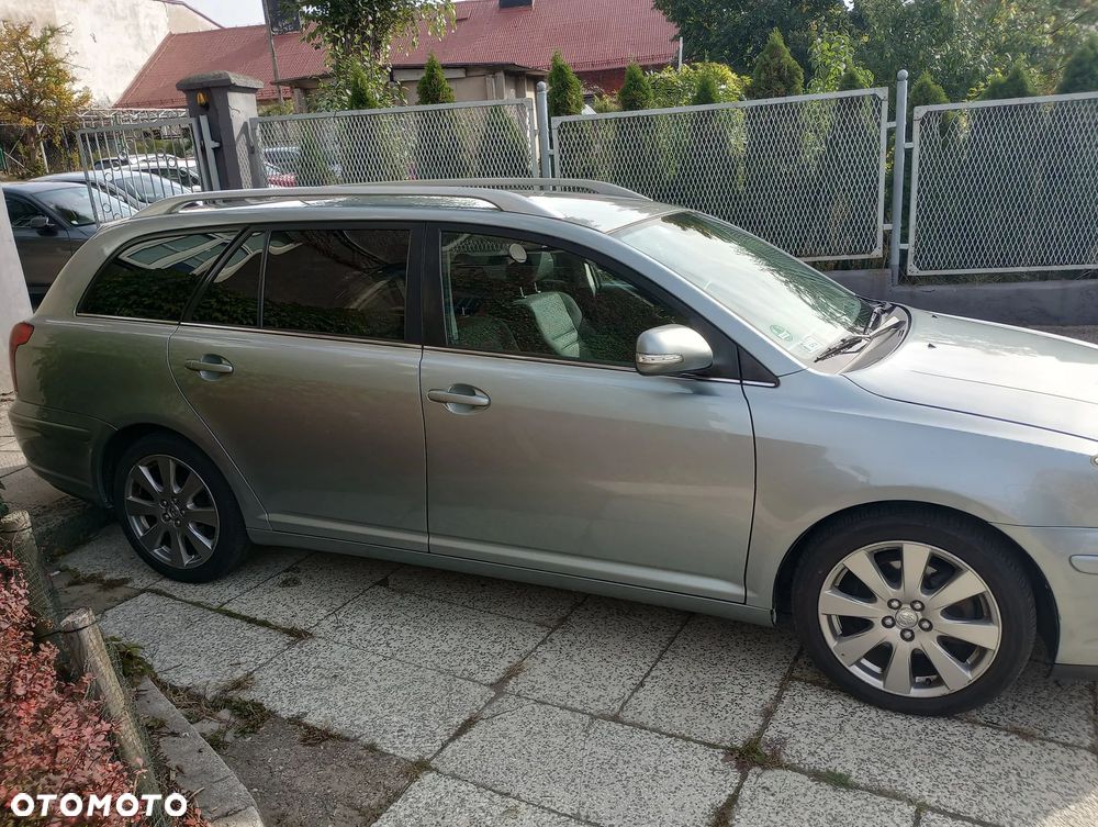 Toyota Avensis - 2